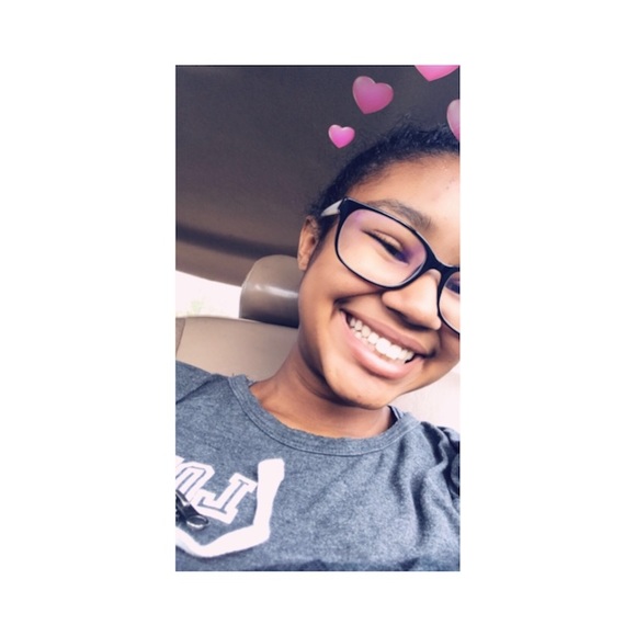 Meet your Posher, Danielle - Picture 3 of 3